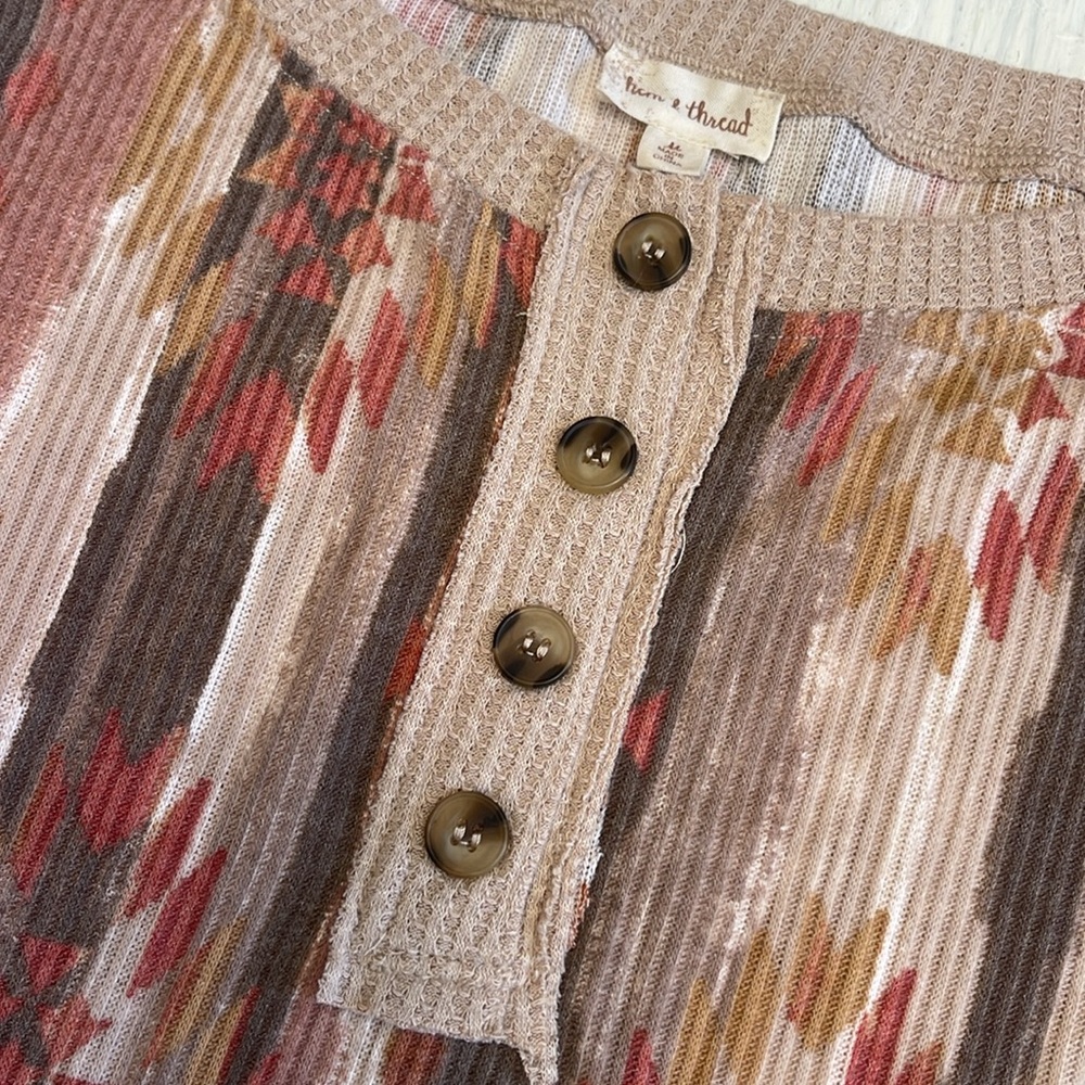 π5/$25 SALE!π Hem & Thread Striped Aztec Pattern Waffle Henley Top Sz M - Picture 6 of 10